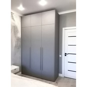 Распашной шкаф 2